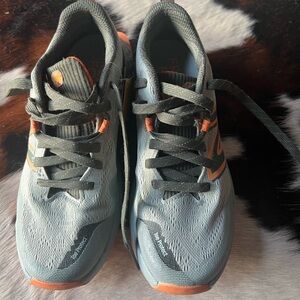 New Balance Mega grip Fresh Foam Vibram athletic shoes